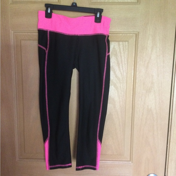 Xersion High Waisted Performance Fitted Capri Athletic Leggings Size Small - Picture 2 of 5